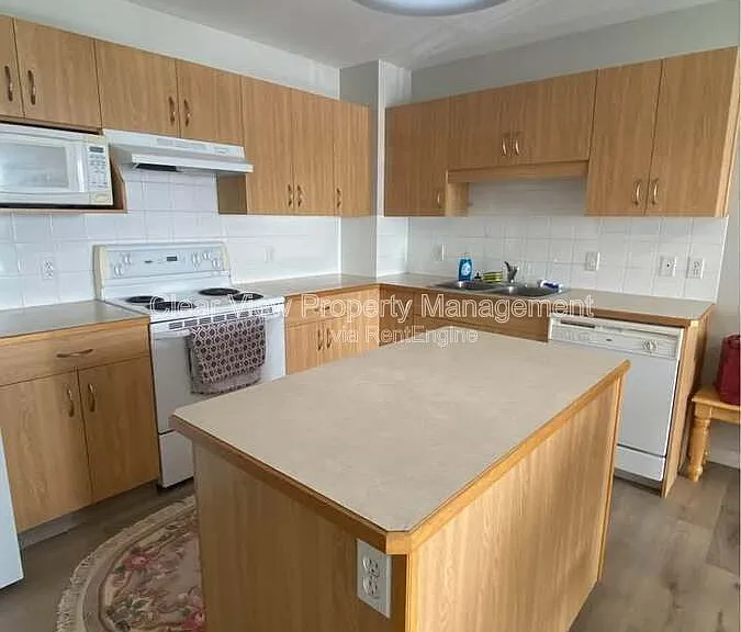 5 Tartan Blvd W #5 — Photo 2