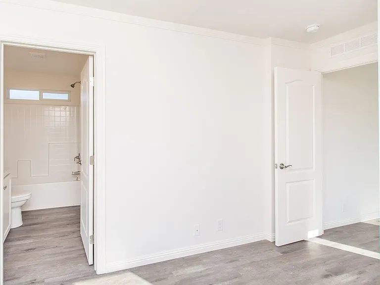 New Build 2 Bedroom / 2 Bath + Office Home in Mount Hope! — Photo 11
