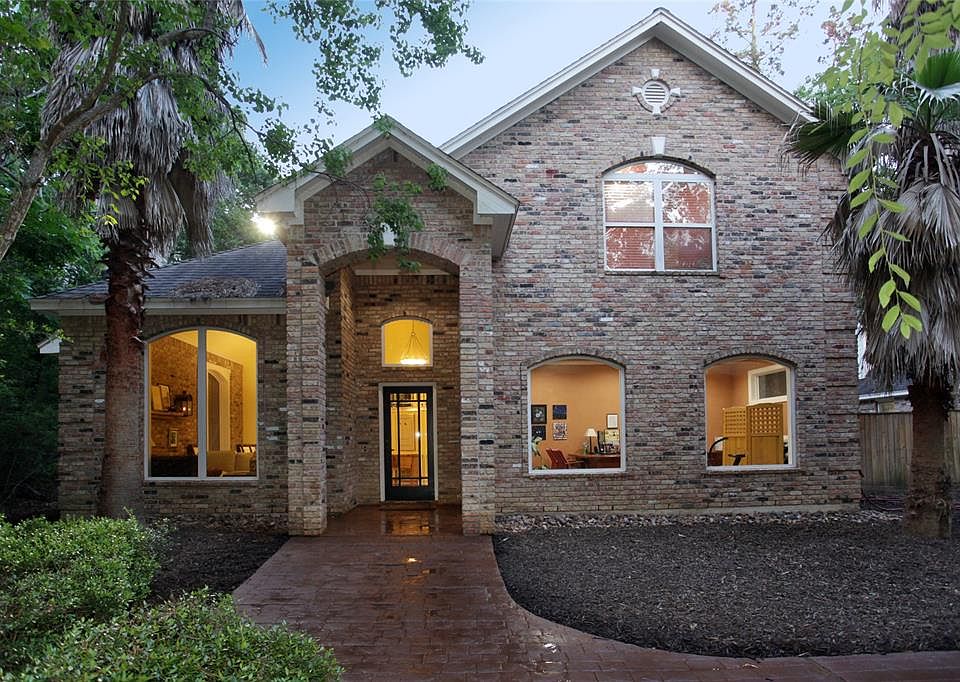 Authentic Old Chicago Brick graces 11991 White Oak Path