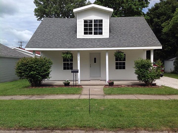 3 bedroom home with 2 baths.