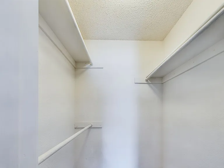 Raintree Apartments — Photo 12