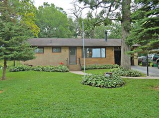 3218 E Lake Shore Dr, Wonder Lake, IL 60097