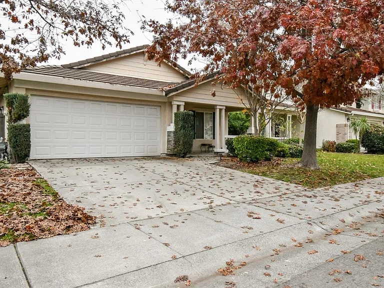 2067 Moonstone Way — Photo 3