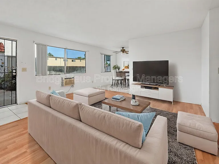 449 S Mollison Ave #3 — Photo 1