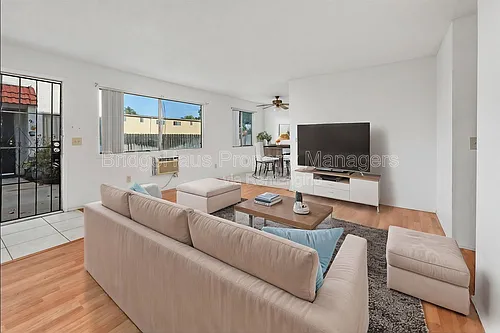 449 S Mollison Ave #3 Photo 1