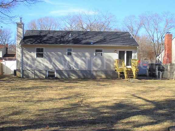 2nd image of 6 Murray Ln #A