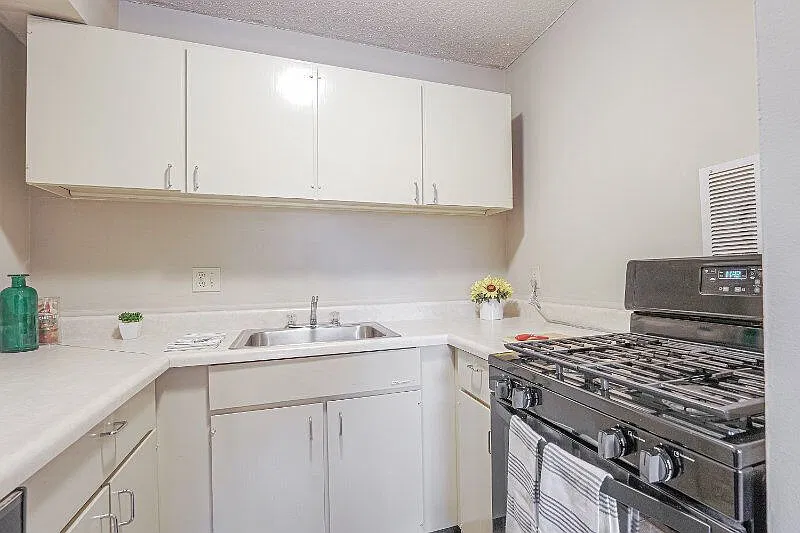 Courtyard Apartments — Photo 3