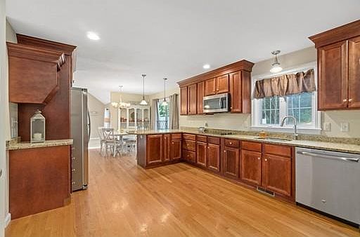 4th image of 31 Cottonwood Cir