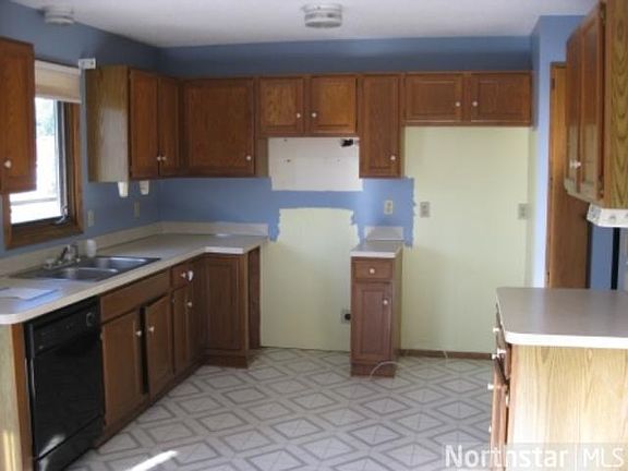3rd image of 10613 National St NE