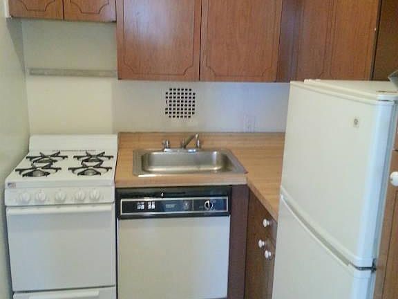 4th image of 1555 2nd Ave APT 3F