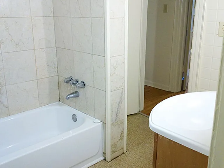 2406 E Genesee St — Photo 14