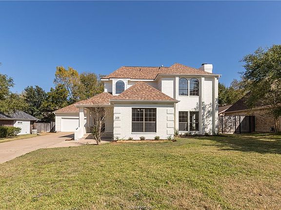 3rd image of 203 Fireside Cir