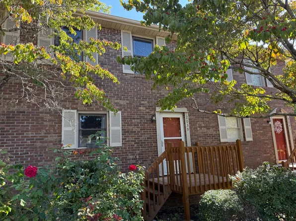 2039 Heritage Pl, Johnson City, TN 37604