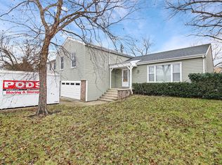 11 Monterey Dr, Vernon Hills, IL 60061