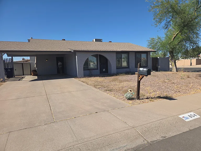 804 W Colgate Dr — Photo 1