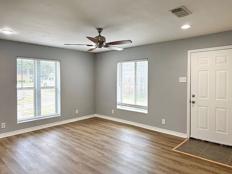 5214 Lane St — Photo 3