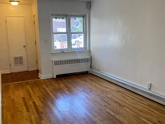 4th image of 926 Quincy Ave Floor 1