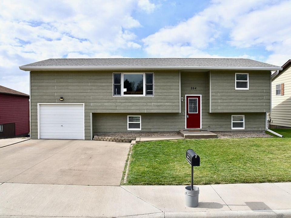 1st image of 204 E Scotty Philip Ave