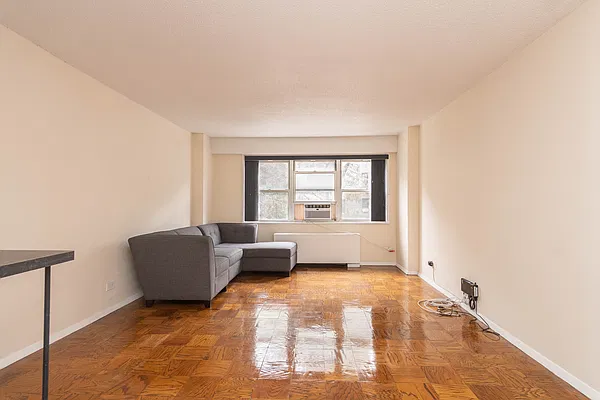 Rented by Rhona Realty | media 1