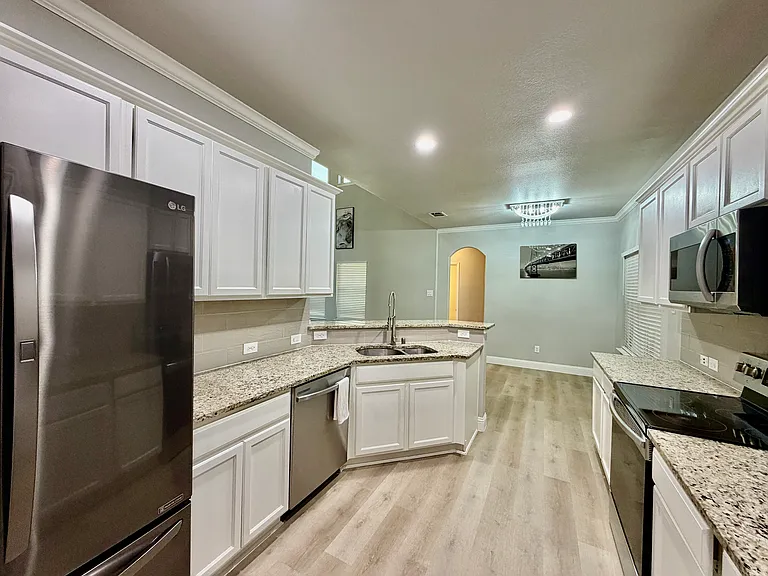 9220 Stewart St — Photo 9