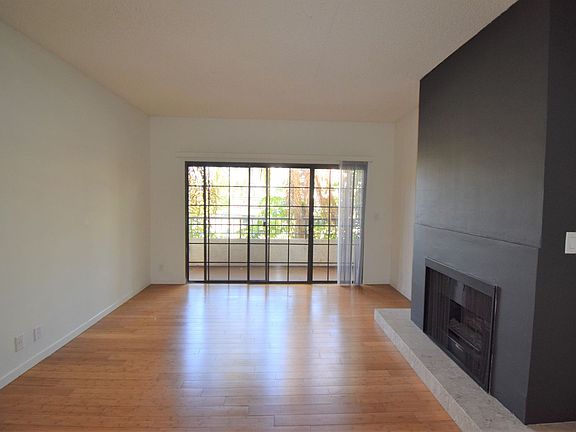 2nd image of 11594 Moorpark St APT 201