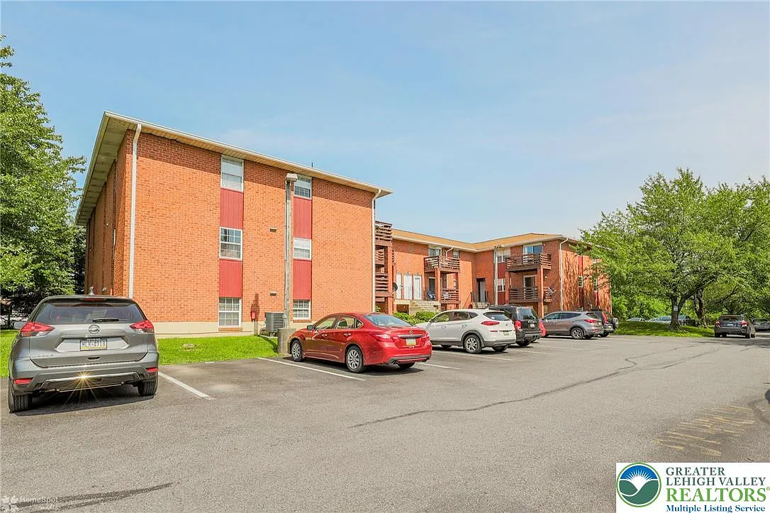 2 bed, 1.0 bath, 1057 sqft, $1,700 — Photo 1