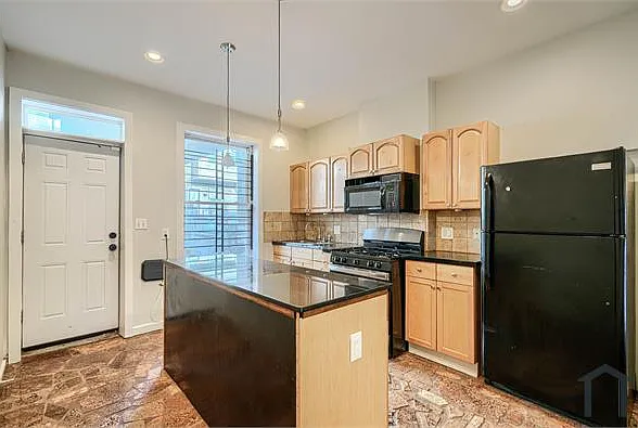 205 N Streeper St — Photo 9