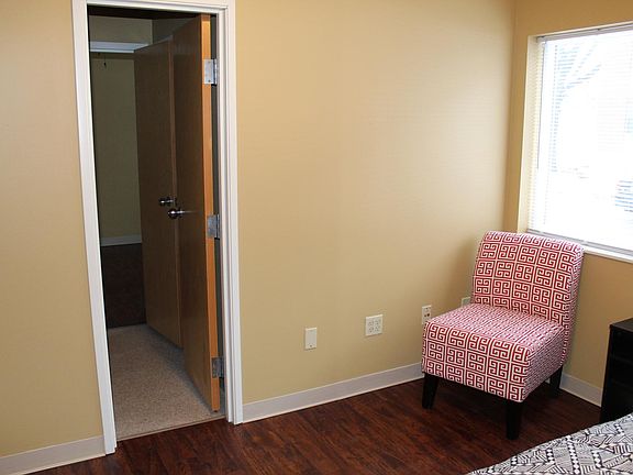 3rd image of 1211 University Ave
