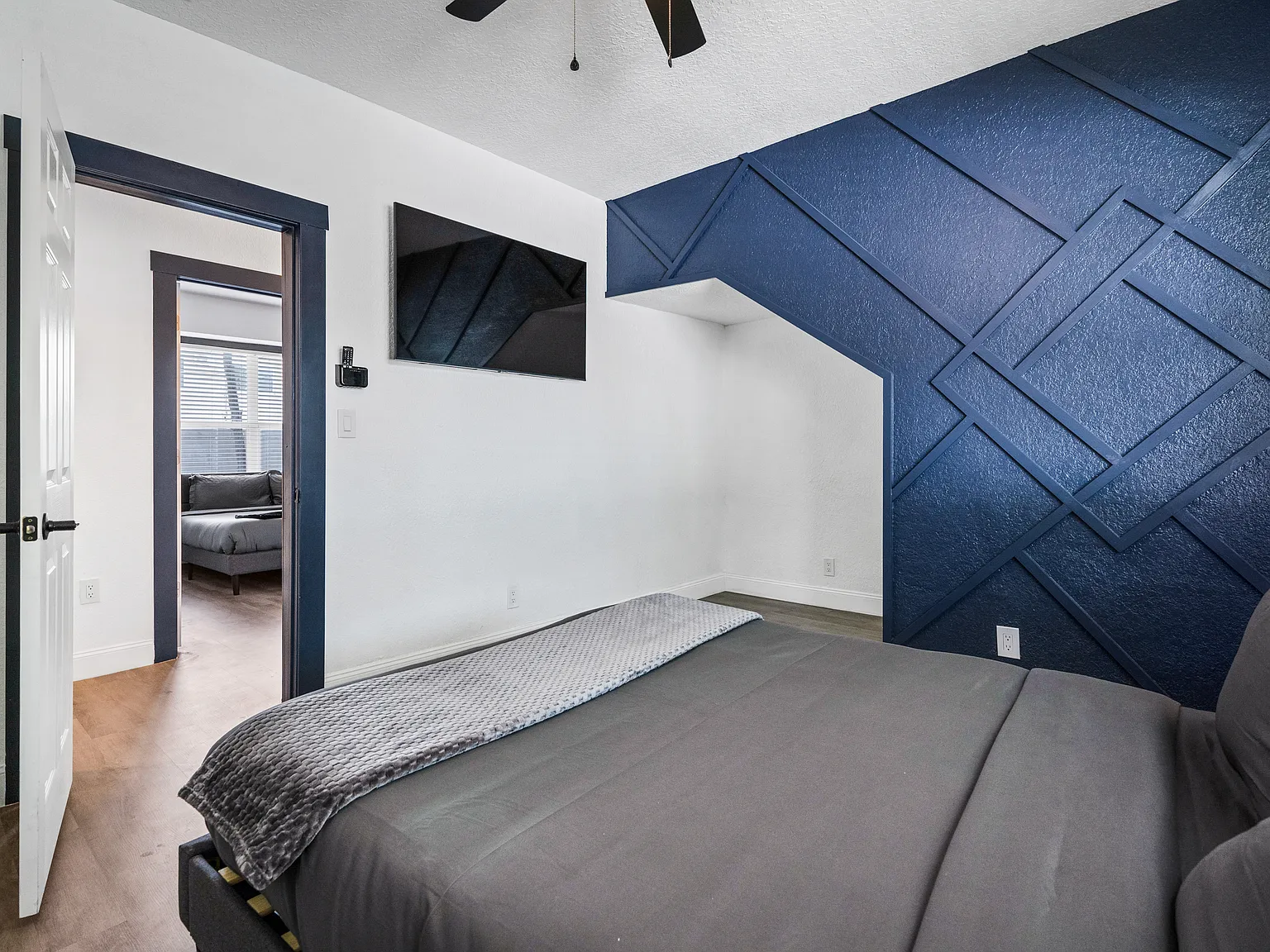 2 bed, 850 sqft, $2,255 — Photo 4