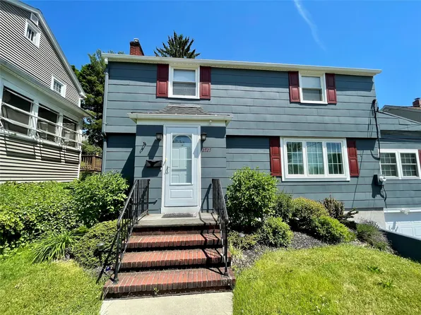 2727 Hall St, Endwell, NY 13760