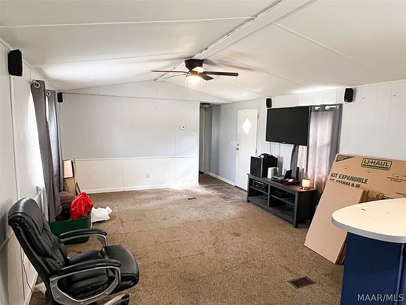 4th image of 3091 Main St