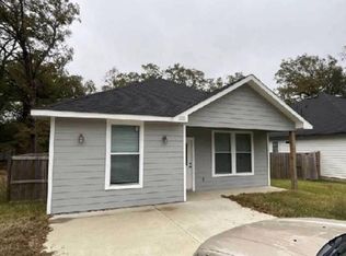 98 Indian Harbor Dr, Mabank, TX 75156