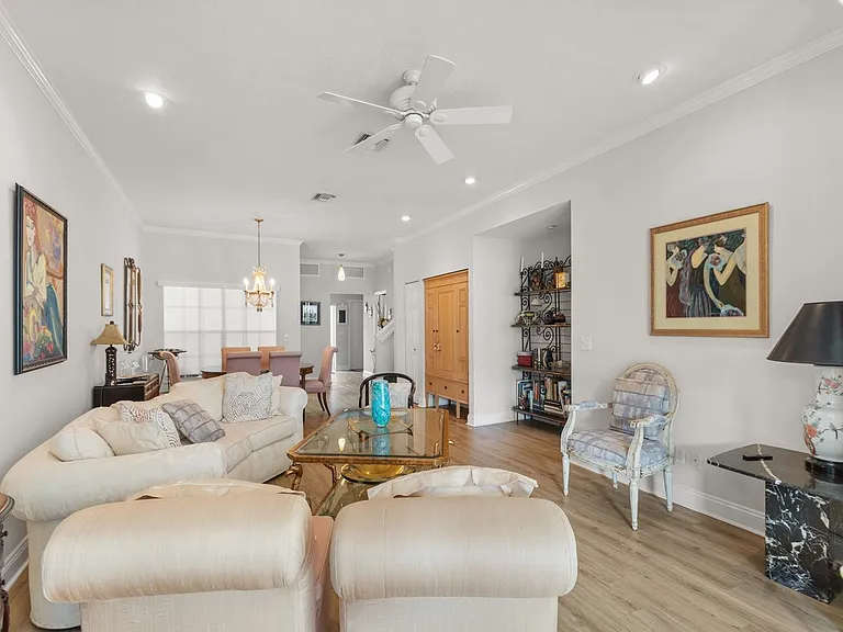 219 Park Shores Cir #B — Photo 10