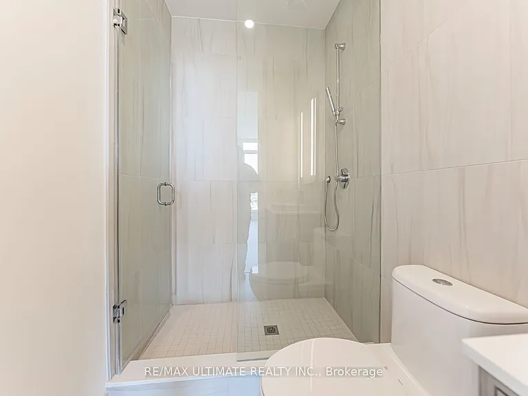 858 Dupont St #Penthouse 16 — Photo 25