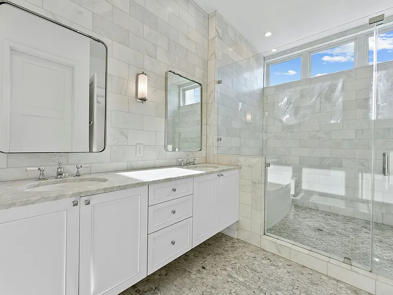 2518 Sutherland St — Photo 12