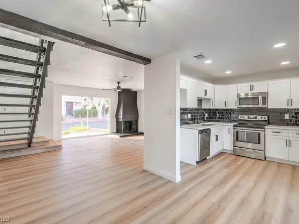 678 Fernwood Ln, Paradise, NV 89169