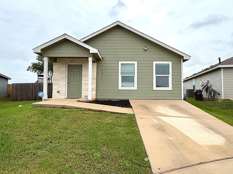 4011 Imogene Ivy — Photo 1