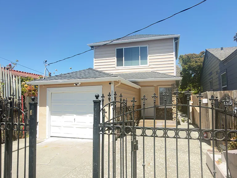 2527 Rheem Ave — Photo 8