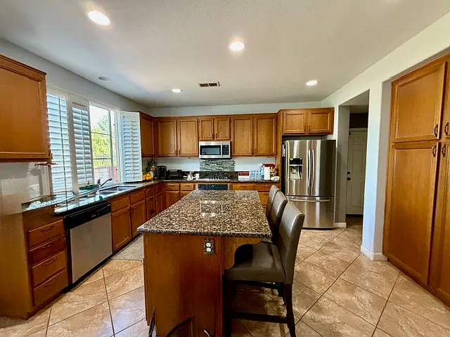 2297 Treetop Ln — Photo 4
