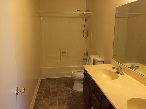 3rd image of 2118 Stonebrook Ct APT B