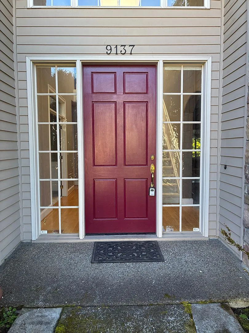 Forest Heights 4 Bedroom Plus Den Home ! — Photo 3