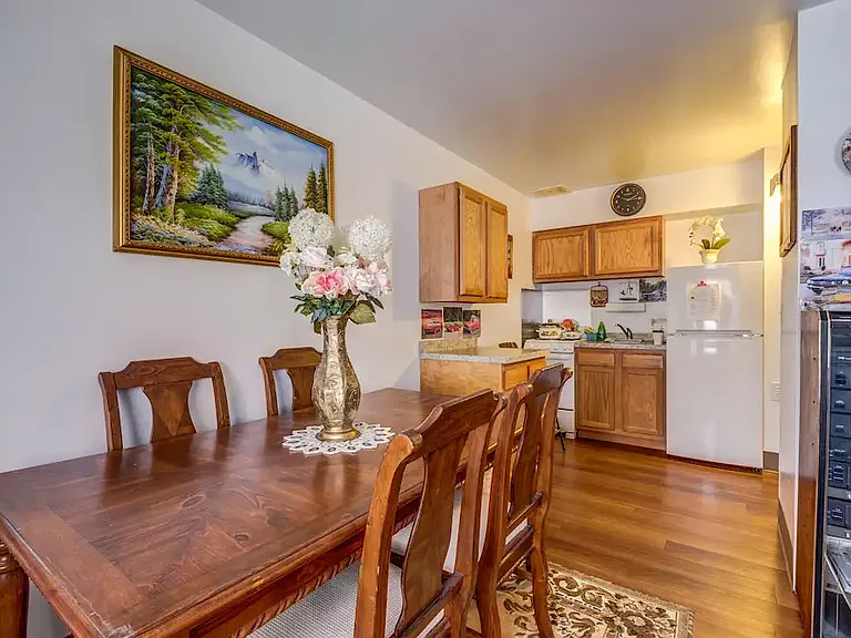 Sullivan Terrace Apartments — Photo 7