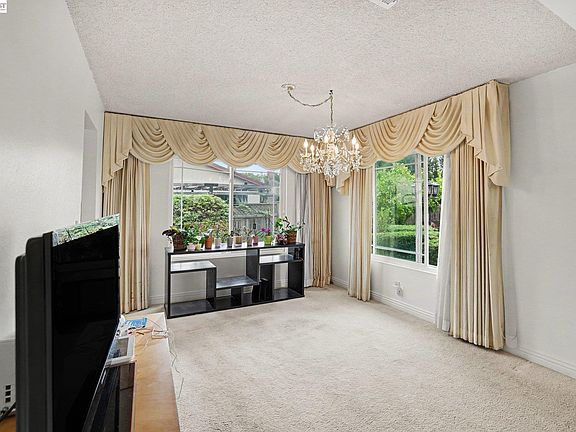 4th image of 127 Catalpa Ct