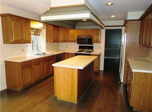 4th image of 1326 E Tavistock Pl