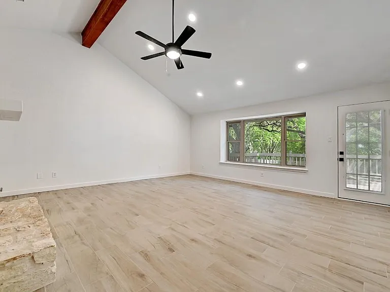 1714 Kimmerling Ln — Photo 8