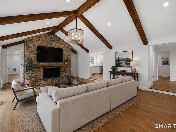 5th image of 21 Deepwood Road