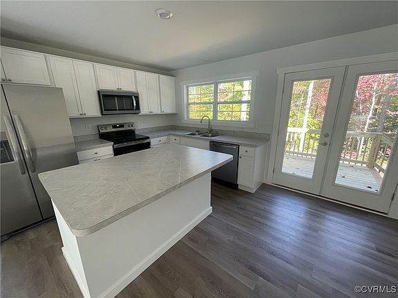 3rd image of 1682 Lakeside Dr