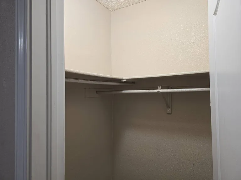 12105 Castle View Way — Photo 16