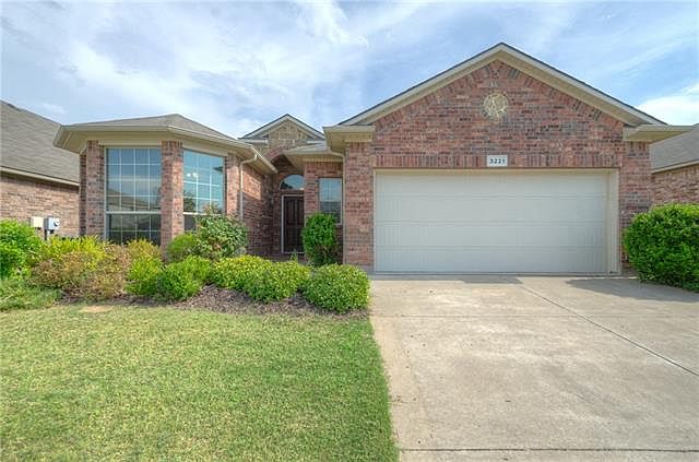 1st image of 3221 Buckthorn Ln