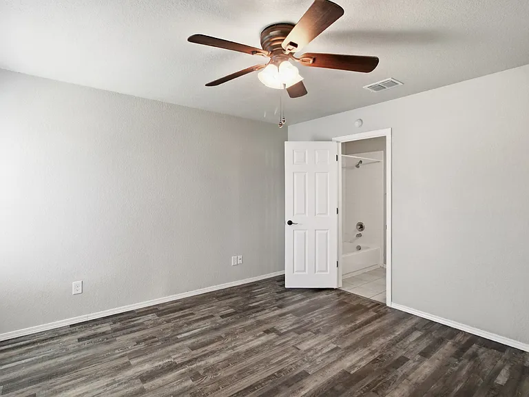 2334 Camberly Vw — Photo 15